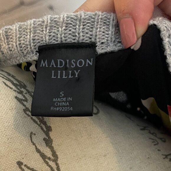 Madison Lilly Aziz Floral Back Panel Pullover Sweater - Picture 5 of 6